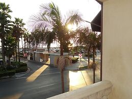 Balboa Inn, On the Beach