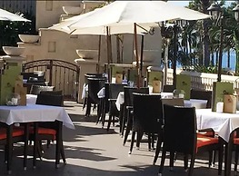 Balboa Inn, On the Beach