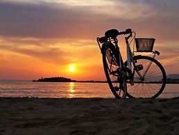 Balboa Inn, On the Beach