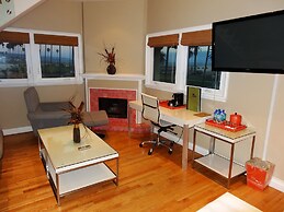 Balboa Inn, On the Beach