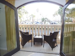 Balboa Inn, On the Beach