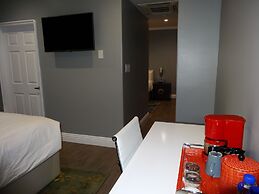 Balboa Inn, On the Beach