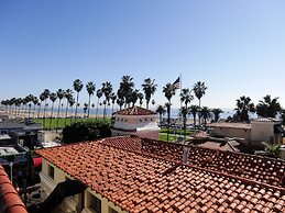 Balboa Inn, On the Beach