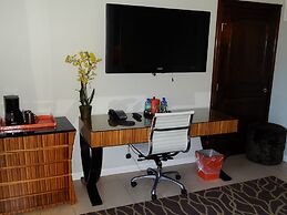 Balboa Inn, On the Beach