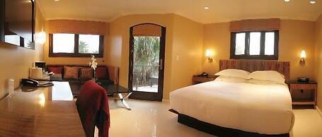 Balboa Inn, On the Beach