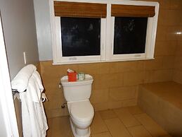 Balboa Inn, On the Beach