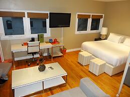 Balboa Inn, On the Beach