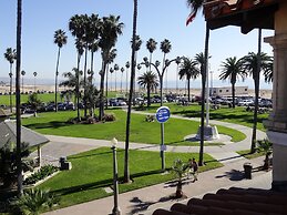 Balboa Inn, On the Beach