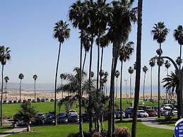 Balboa Inn, On the Beach