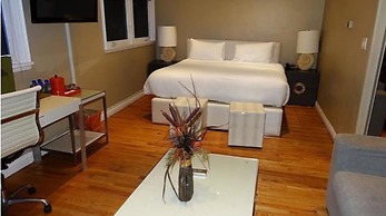 Balboa Inn, On the Beach