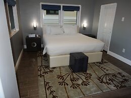 Balboa Inn, On the Beach