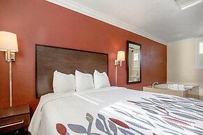 Red Roof Inn & Suites Monterey