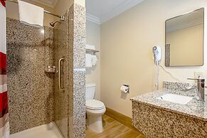 Red Roof Inn & Suites Monterey