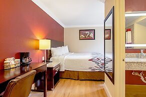 Red Roof Inn & Suites Monterey