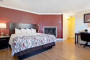 Red Roof Inn & Suites Monterey