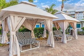 Postcard Inn On The Beach