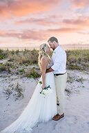 Postcard Inn On The Beach