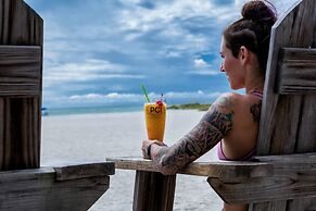 Postcard Inn On The Beach