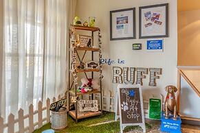 Postcard Inn On The Beach