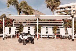 Postcard Inn On The Beach