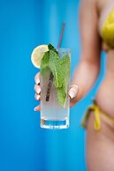 Postcard Inn On The Beach