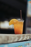 Postcard Inn On The Beach