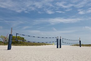 Postcard Inn On The Beach