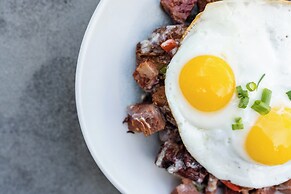 Postcard Inn On The Beach