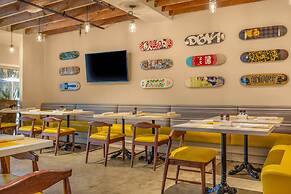 Postcard Inn On The Beach