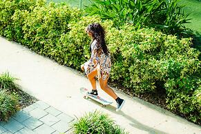 Postcard Inn On The Beach