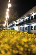 Postcard Inn On The Beach