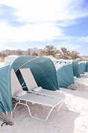 Postcard Inn On The Beach