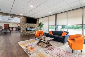 Quality Inn & Suites Vandalia near I-70 and Hwy 51