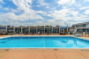 Quality Inn & Suites Vandalia near I-70 and Hwy 51