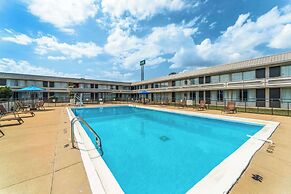 Quality Inn & Suites Vandalia near I-70 and Hwy 51
