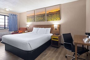 Days Inn & Suites by Wyndham Kokomo