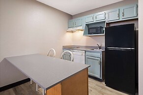 Days Inn & Suites by Wyndham Kokomo