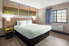 Days Inn & Suites by Wyndham Kokomo