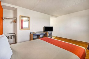 Motel 6 North Ridgeville, OH - Cleveland Intl Airport - N Ridgeville