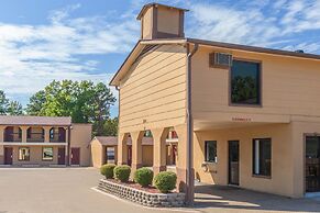 Super 8 by Wyndham Mt. Pleasant TX