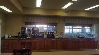 Sunday House Inn and Suites