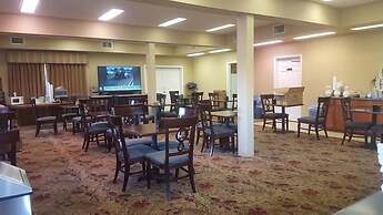 Sunday House Inn and Suites