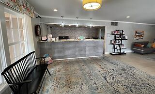 Sunday House Inn and Suites