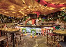 Skyline Hotel & Waterpark