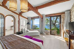 Chateau De La Chevre D Or