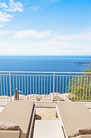 Chateau De La Chevre D Or