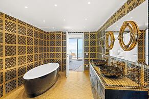 Chateau De La Chevre D Or