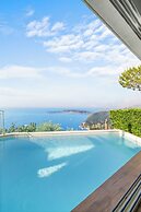 Chateau De La Chevre D Or