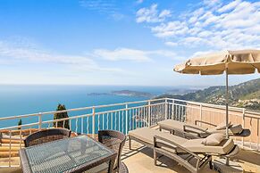 Chateau De La Chevre D Or