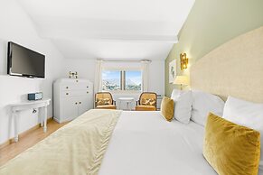 Chateau De La Chevre D Or